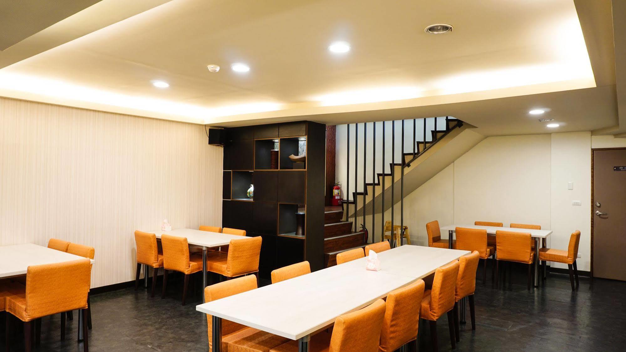 Trust Hotel Tainan Buitenkant foto